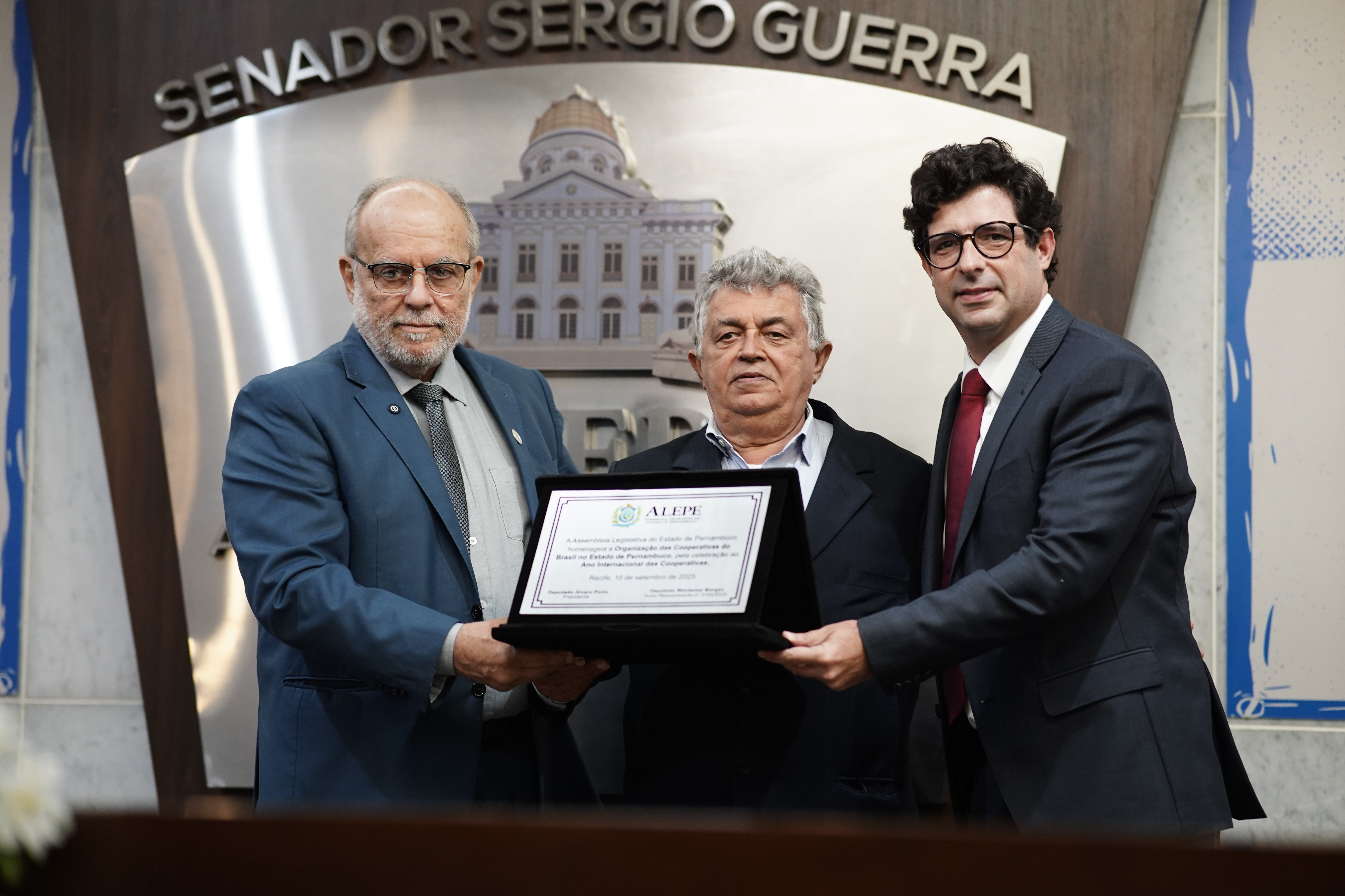 Cooperativas são homenageadas na Alepe