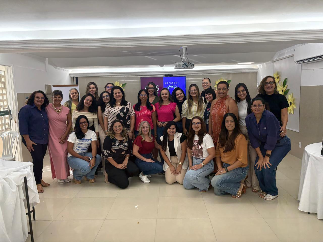 PORTAS ABERTAS - Comissões de Mulheres e de Jovens conhecem Casa do Cooperativismo